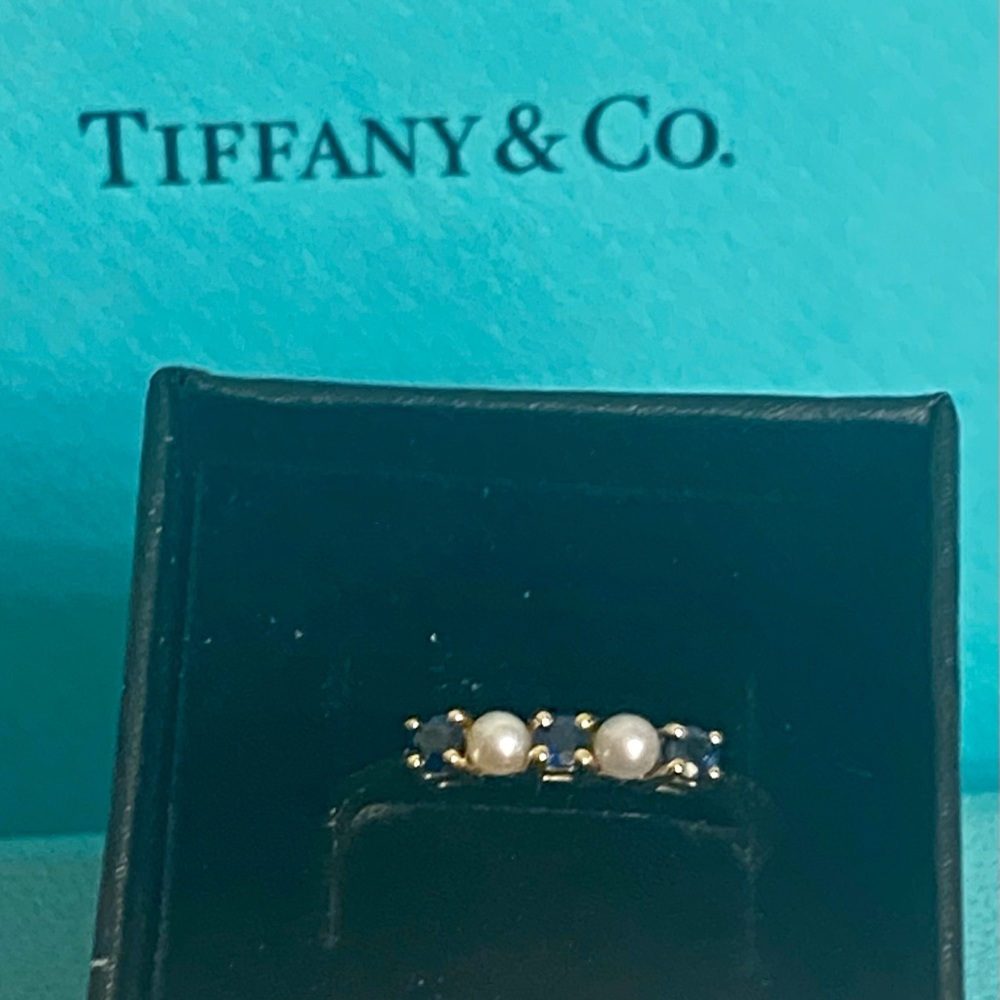Tiffany & Co. 18K Yellow Gold Pearl & Blue Sapphire Ring 9 1/2 - Picture 5 of 16